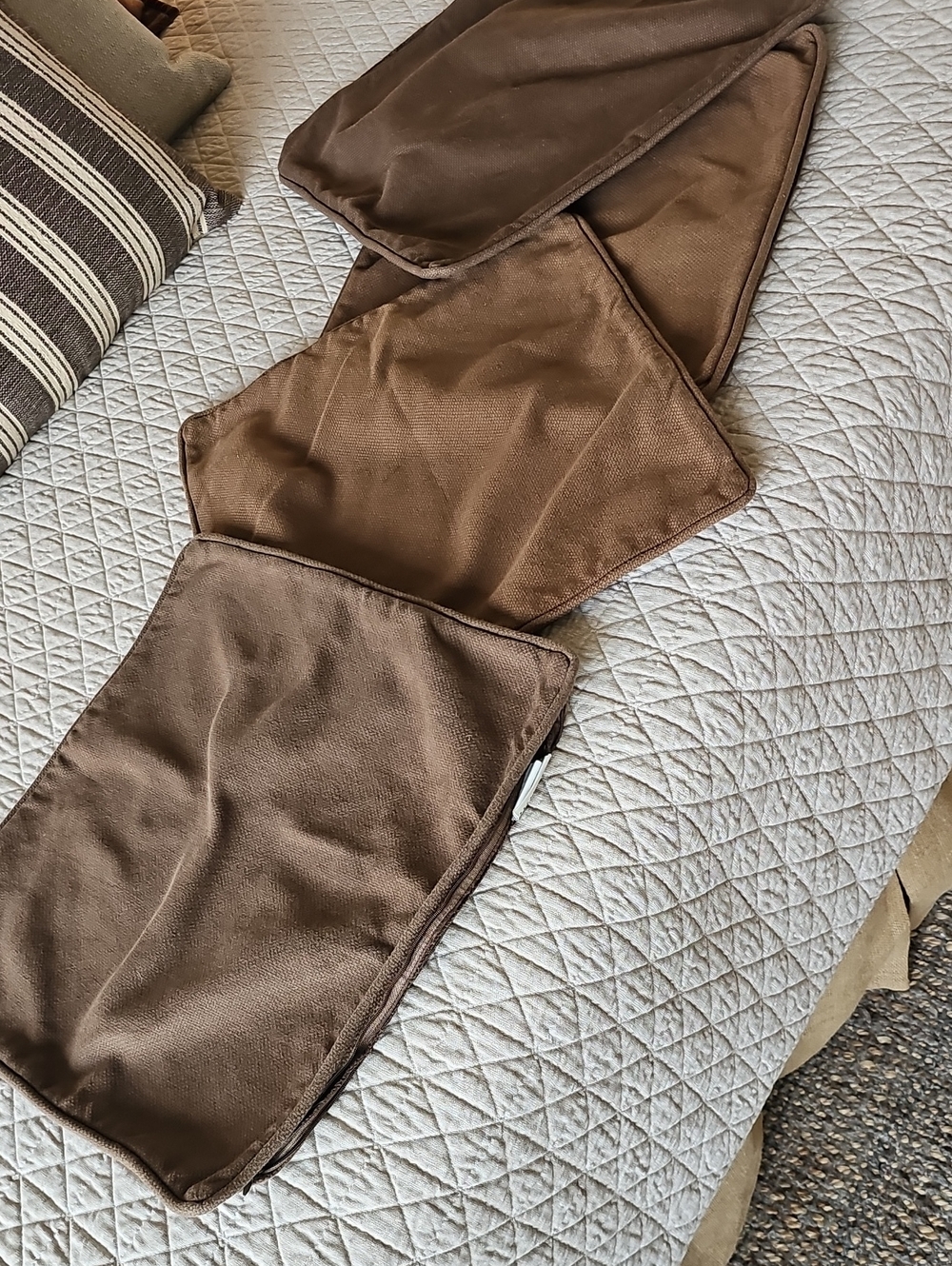 4 Pottery Barn Pillow Covers 2 Shades Of Brown 18 X 18 - Picture 2 of 6